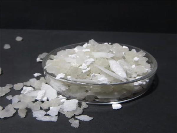 融雪劑生產廠家施用產品需要保護措施